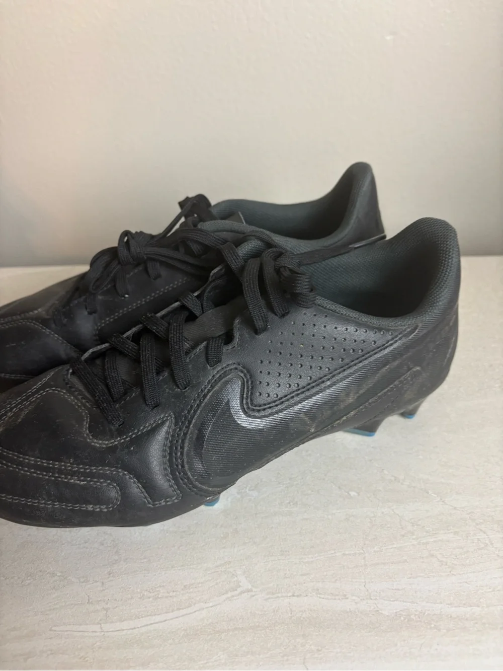 NIKE Soccer Cleats youth 7